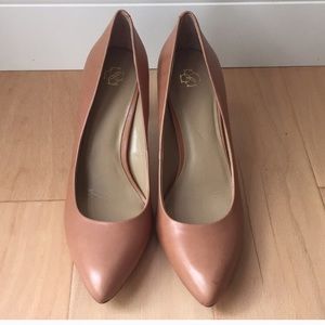 EUC Ann Taylor Nude Leather Heels Size 8.5